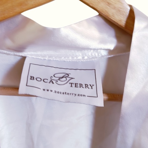 Luxurious Boca Terry Polyester Robe: OS Fits All Front Pockets & Detailed Design - Picture 5 of 5